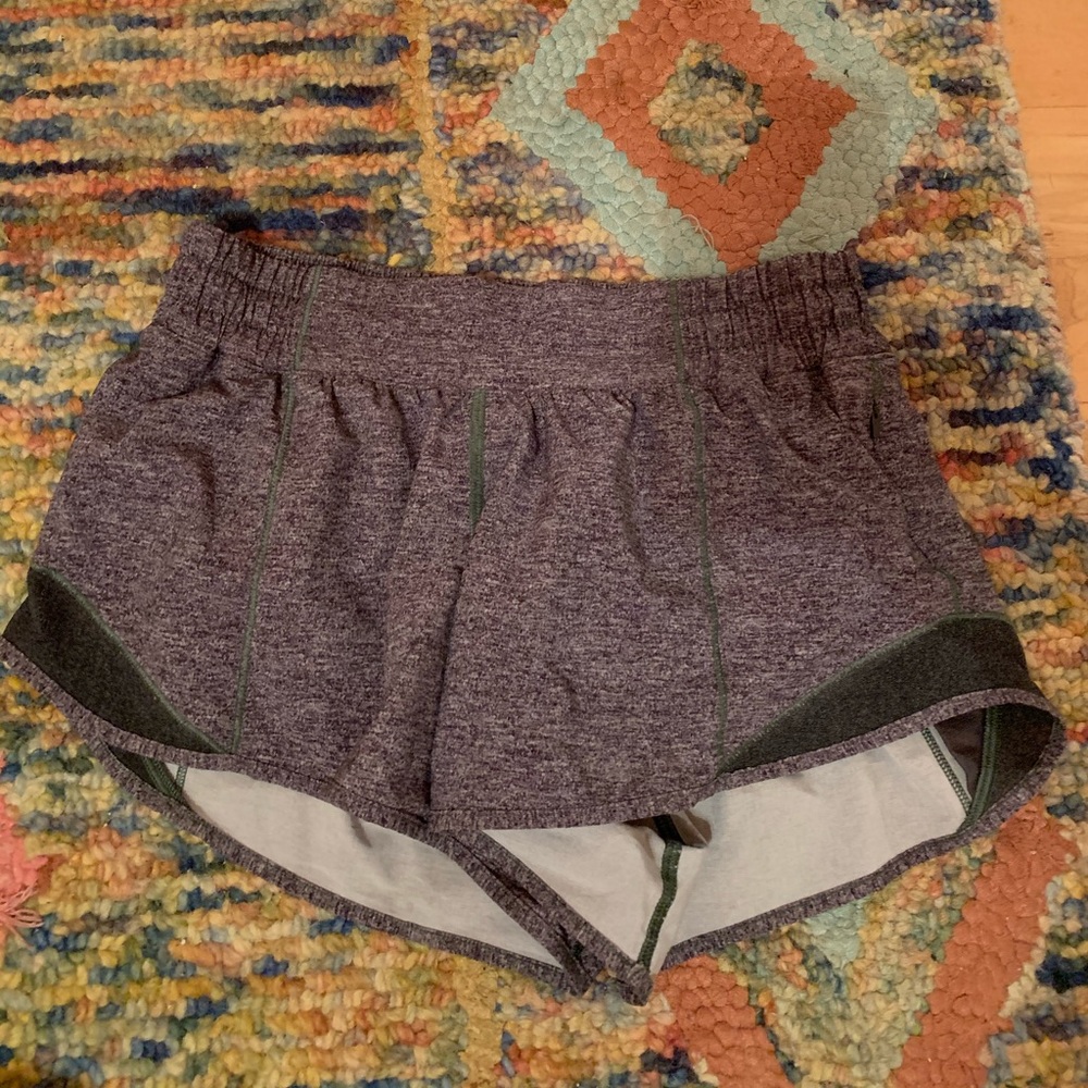 hotty hot 2.5 lululemon shorts